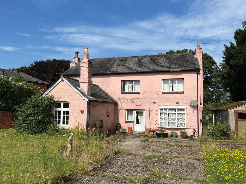 Lot: 65 - THREE-BEDROOM COTTAGE ON PLOT OF 0.34 ACRES FOR IMPROVEMENT - Detached cottage with hardstanding parking and gardens